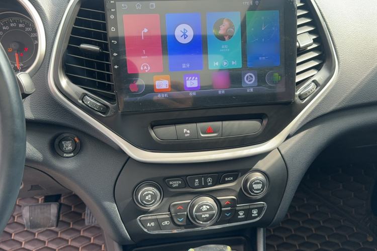 Used  Cherokee 2016 2.4L Leading Edition
