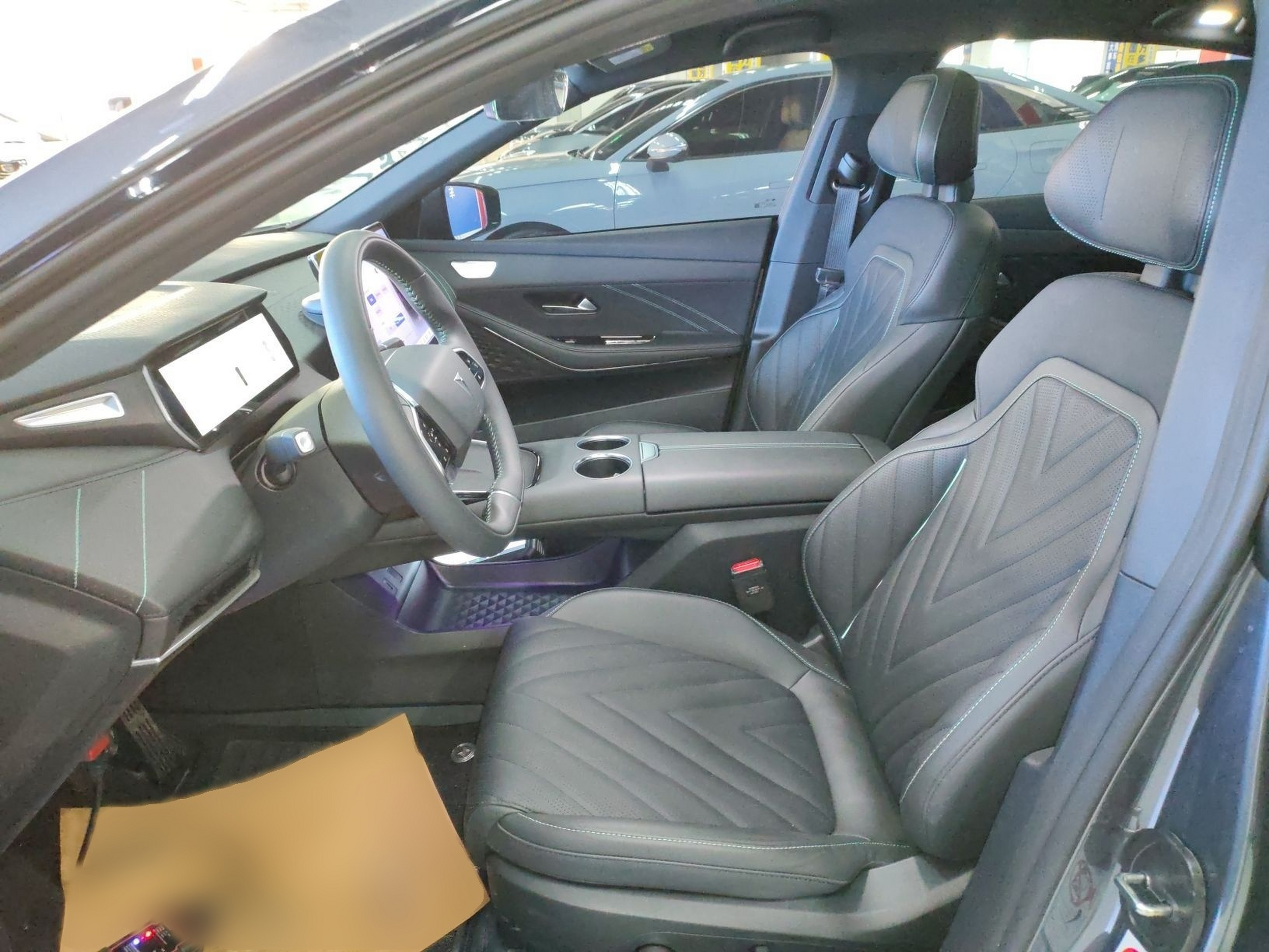 Переднее сиденье в автомобиле