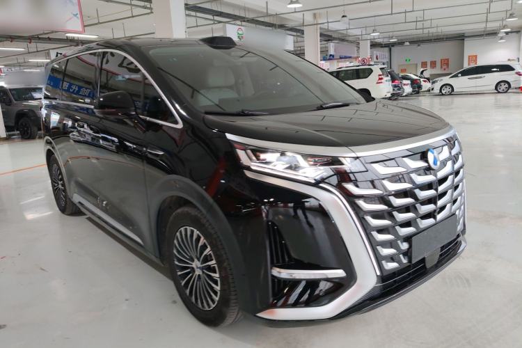 Used Denza D9 2025 DM-i Smart Drive 1020 Four-Wheel Drive Premium Model
