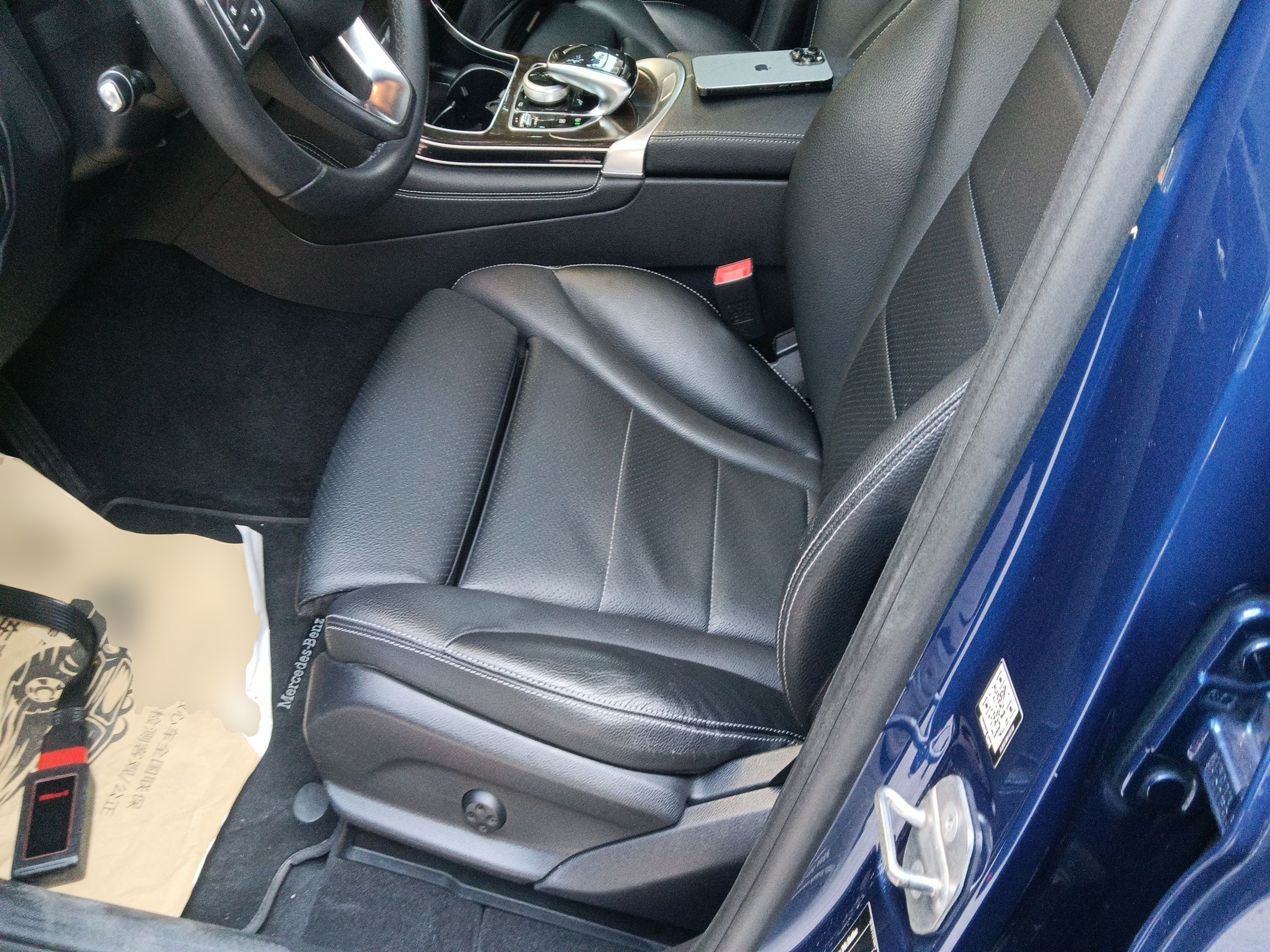 Переднее сиденье в автомобиле