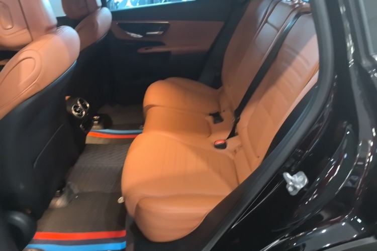 Used Mercedes-Benz GLC 2023 Facelift GLC 260 L 4MATIC Dynamic Version 5 Seats
