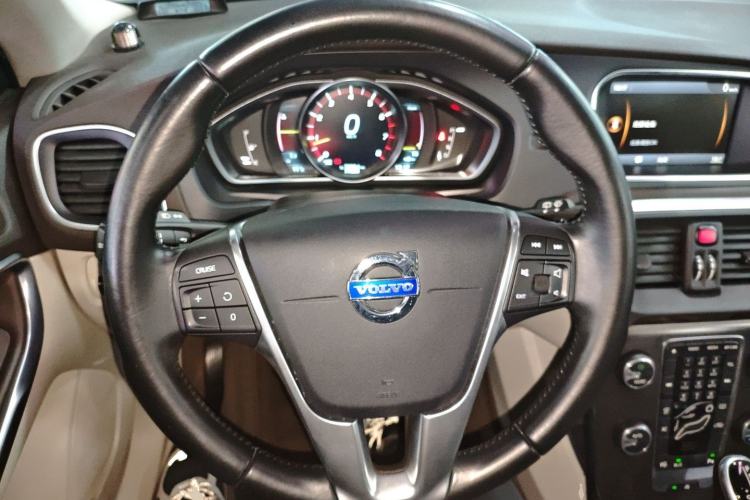 Used Volvo V40 2014 2.0T Zhiya Edition

