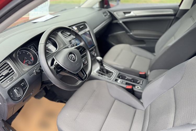 Used Volkswagen Golf 2016 230TSI Automatic Comfort Version
