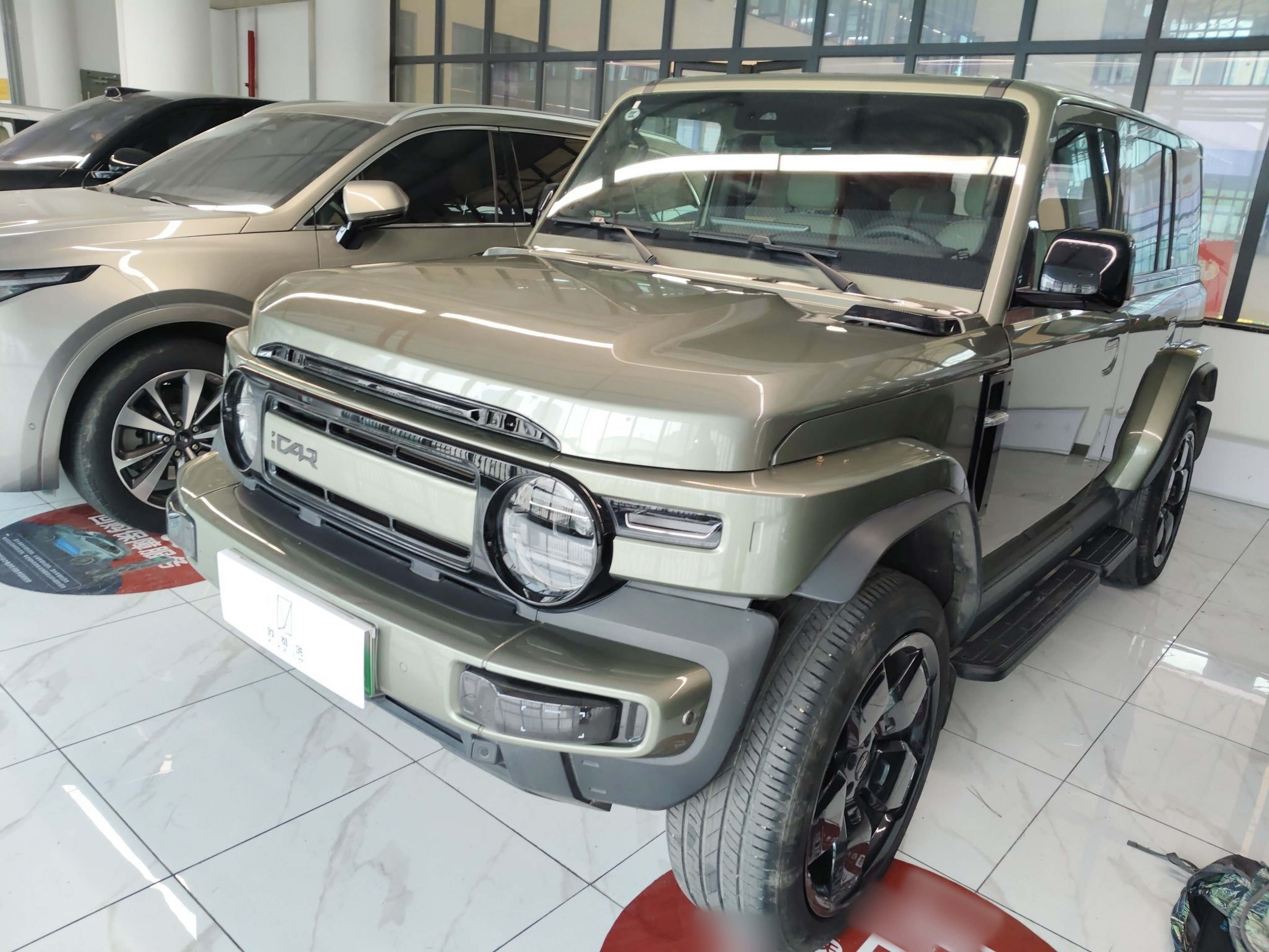 تحت مقدمة السيارة