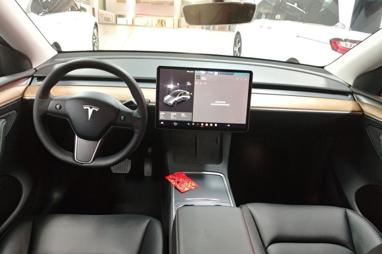 Used Tesla Model Y 2021 Long-Range All-Wheel-Drive Version
