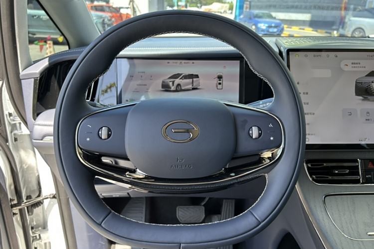 Used GAC Trumpchi Xiangwang M8 2025 Kunkun Series Max Luxury Cabin
