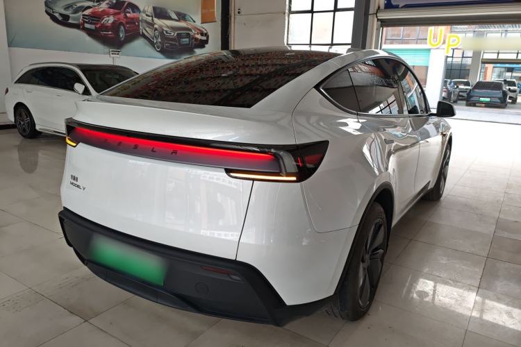 Used Tesla Model Y 2025 Rear-Wheel-Drive Version

