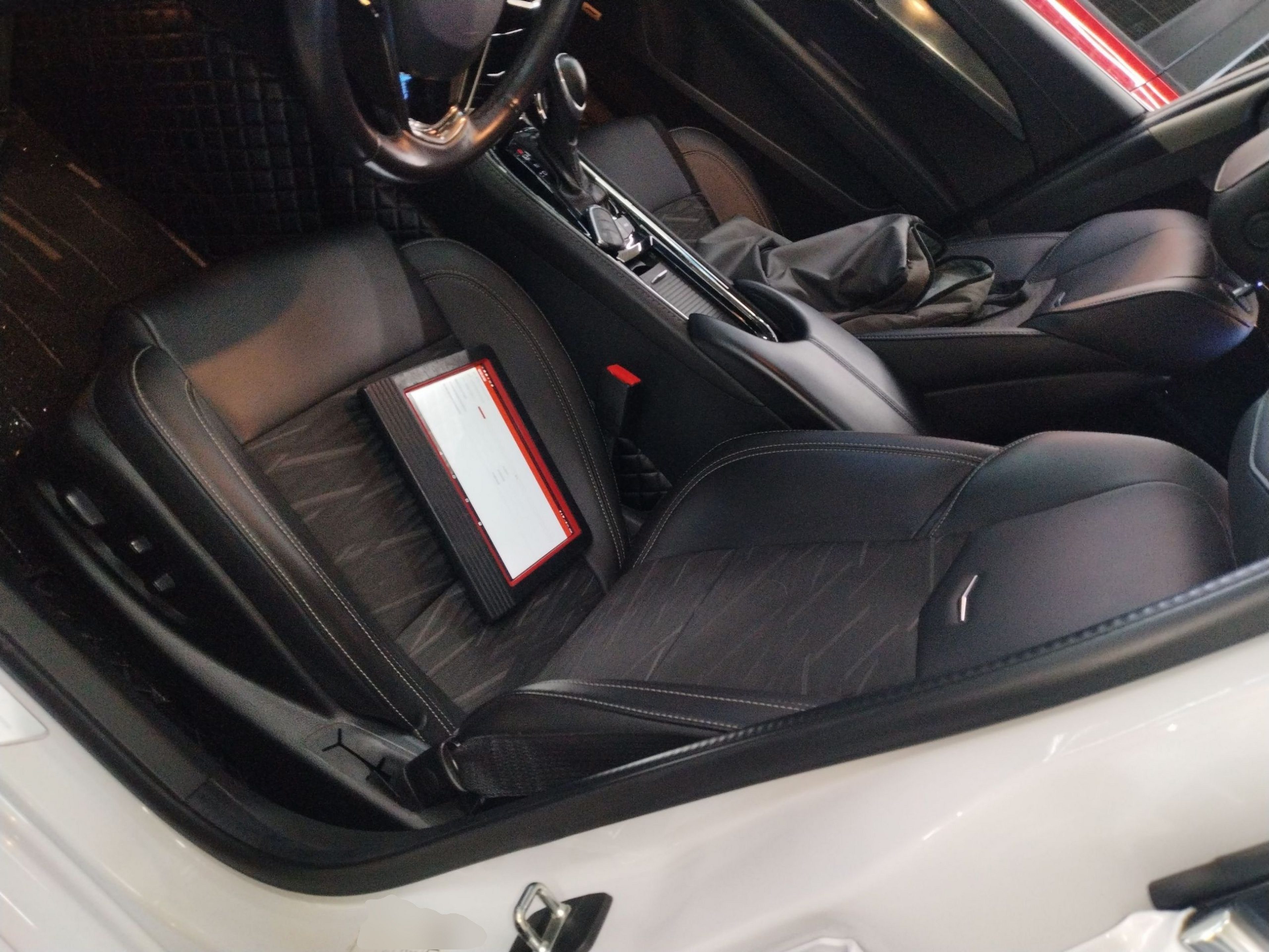 Переднее сиденье в автомобиле