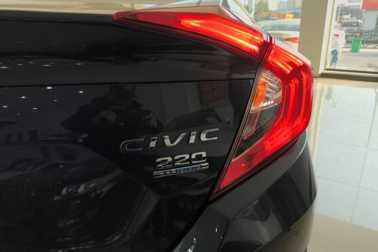 Used Honda Civic 2016 220TURBO CVT Luxury Edition
