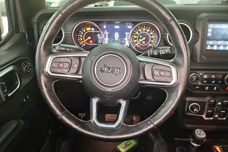 Used  Wrangler 2019 2.0T Sahara Four-Door Version China VI Emission Standard
