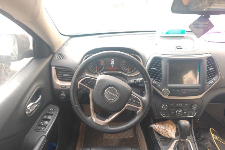 Used  Cherokee 2017 2.0L Superior Edition