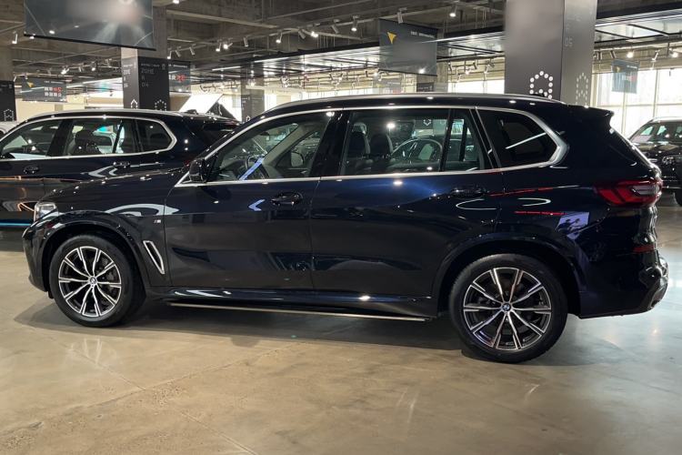 Used BMW X5 2022 Restyled xDrive 30Li Luxury Version M Sport Package
