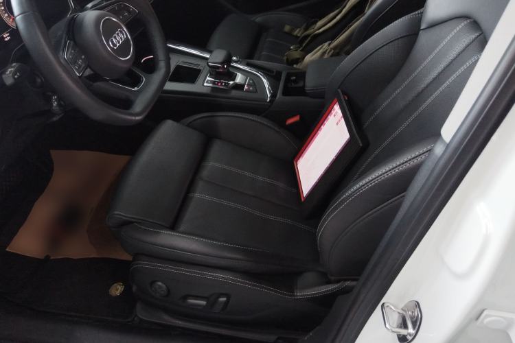 Used Audi A4L 2022 40 TFSI Luxury Dynamic Model
