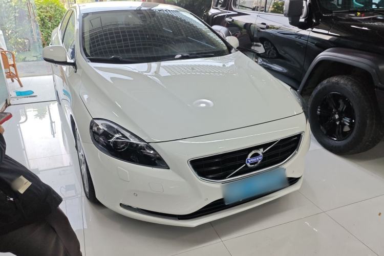 Used Volvo V40 2015 1.6T Zhiya Edition