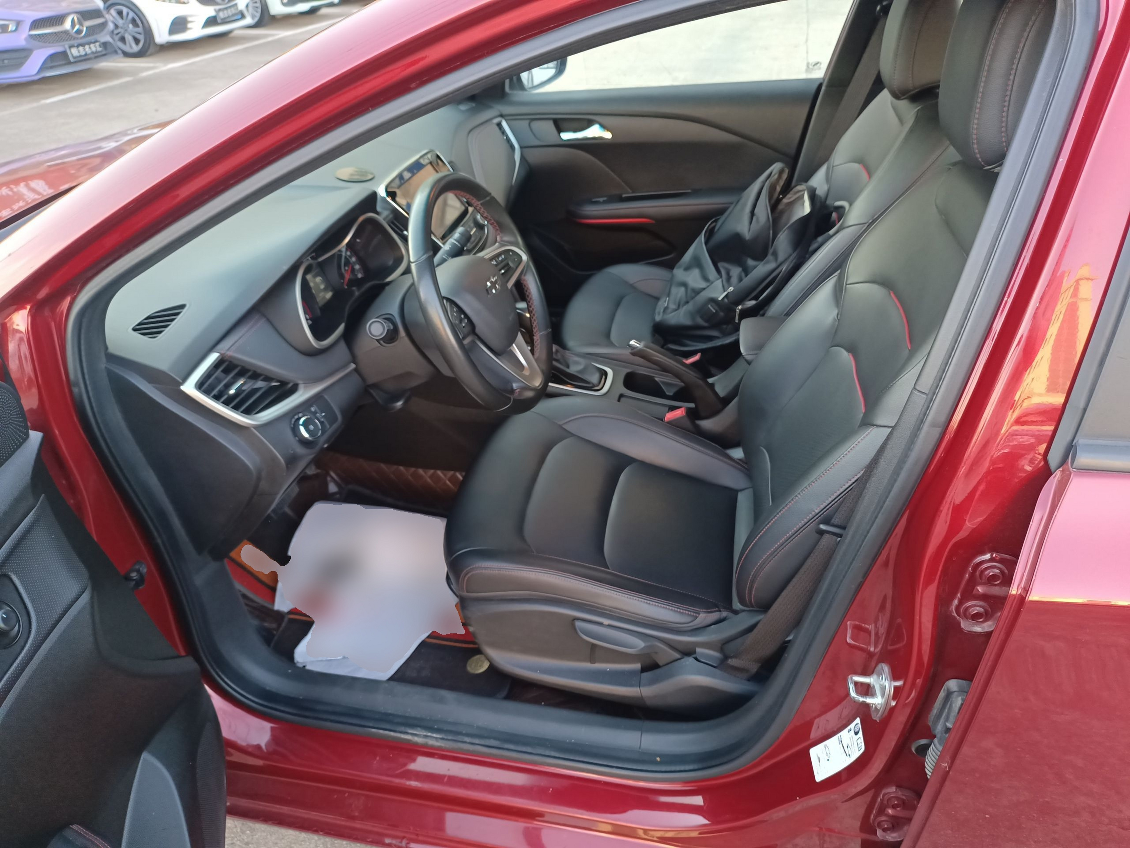 المقاعد الأمامية داخل السيارة