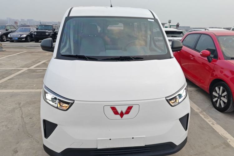 Used Wuling Yangguang 2024 300km Comfort-Grade Passenger Van 60kW
