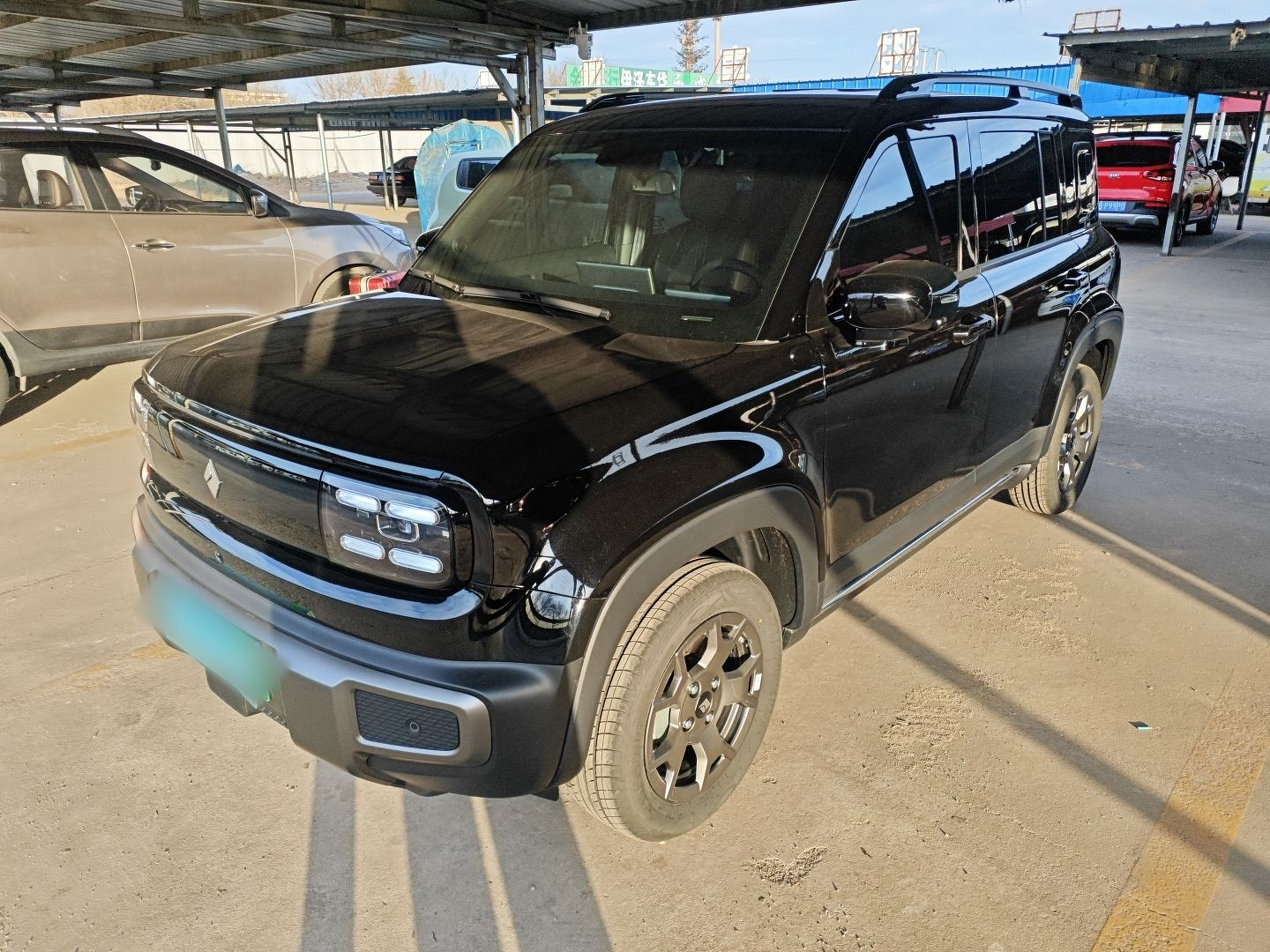 تحت مقدمة السيارة