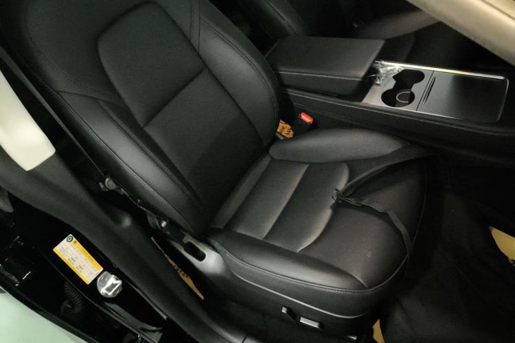 Used Tesla Model Y 2023 Long-Range All-Wheel-Drive Version
