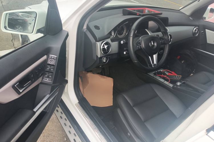 Used Mercedes-Benz GLK-Class 2013 GLK 300 4MATIC Dynamic Sunroof Model
