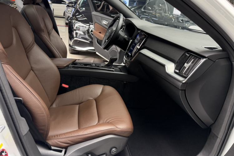 Used Volvo S60 2020 T4 Zhiyi Luxury Edition
