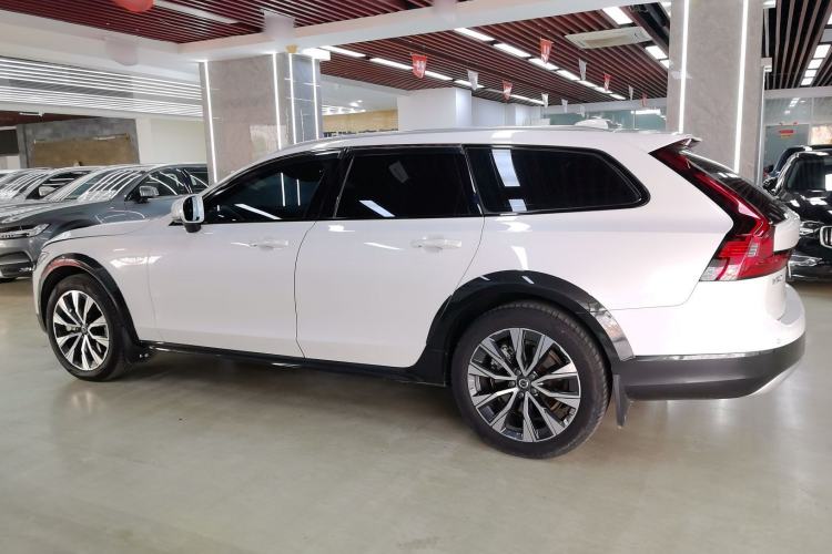 Used Volvo V90 2021 Cross Country B5 AWD Smart Range Edition
