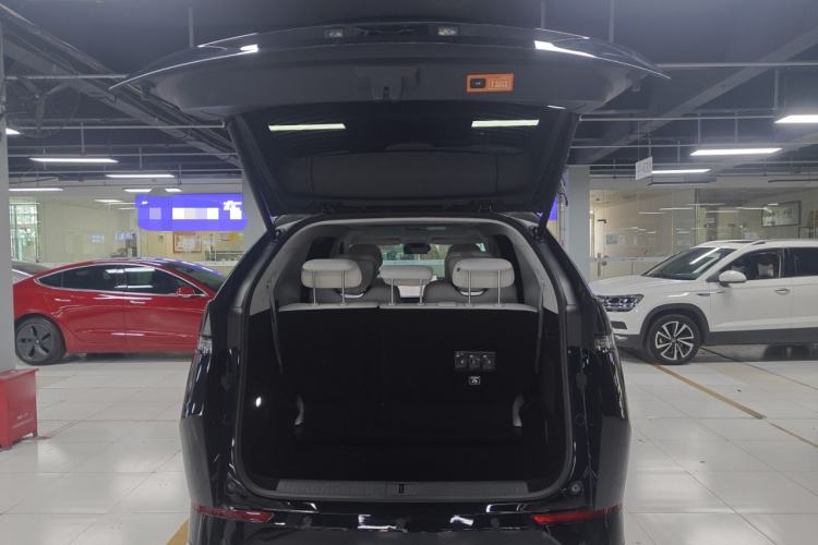 Used XPeng X9 2024 702 Ultra-Long Range Max
