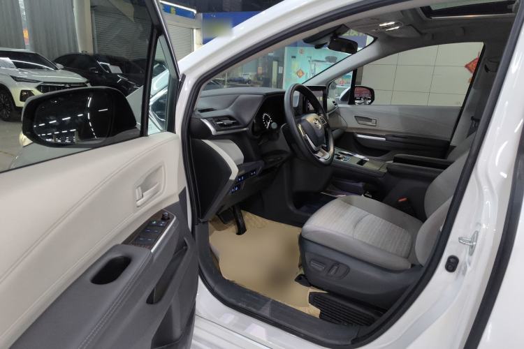 Used Toyota Sienna 2021 2.5L Hybrid Comfort Edition