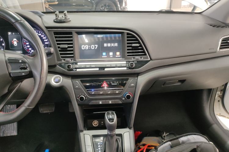 Used Hyundai Elantra 2016 1.4T Dual-Clutch Xuan Dong · Dynamic Version
