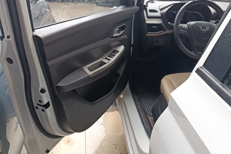 Used Wuling Hongguang 2019 1.5L S Comfort Edition China VI LAR
