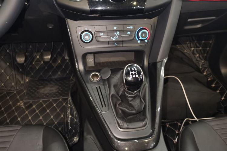 Used Ford Focus 2017 Sedan 1.6L Manual Fashion Edition Smart Drive Version
