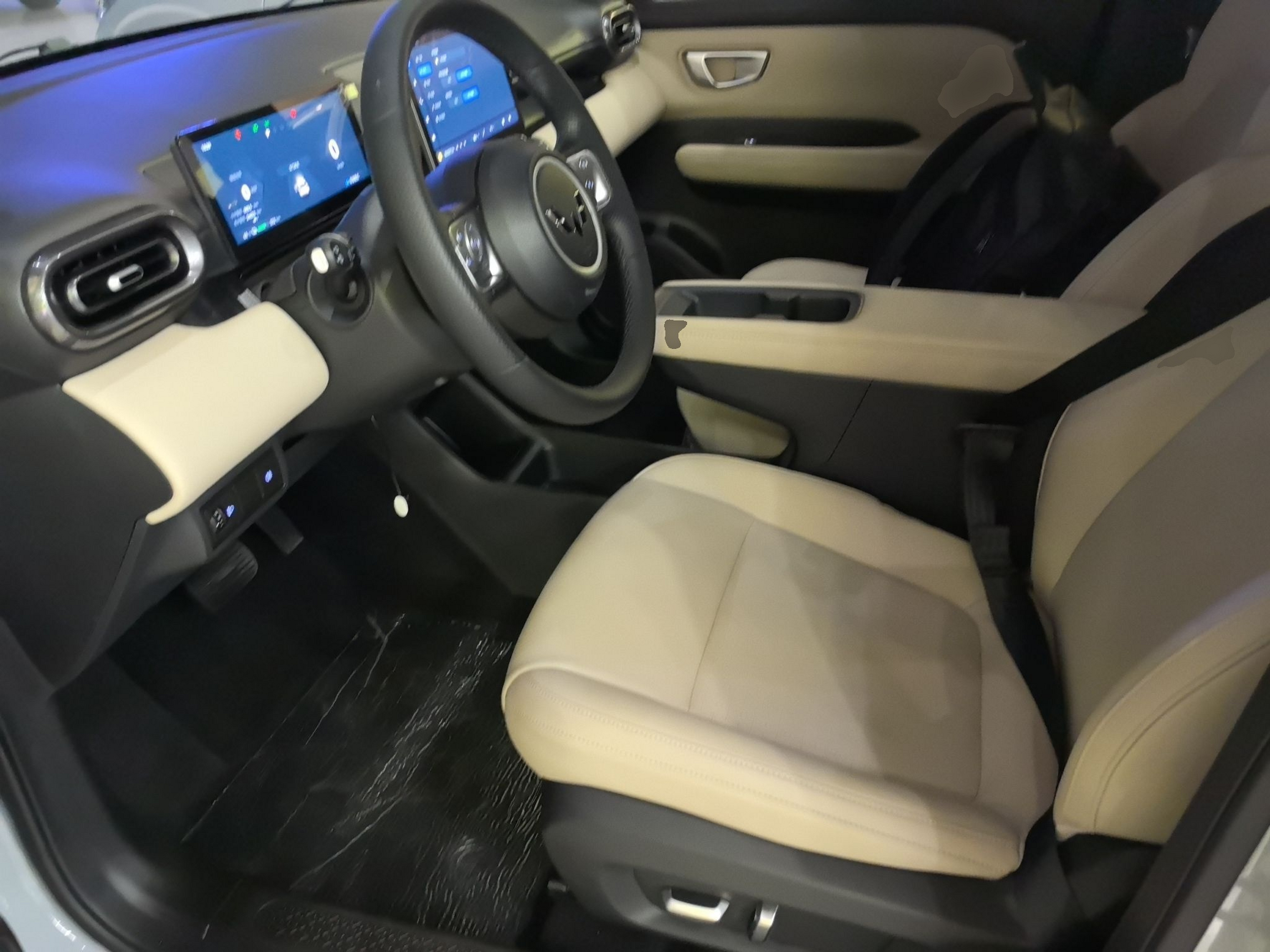 المقاعد الأمامية داخل السيارة