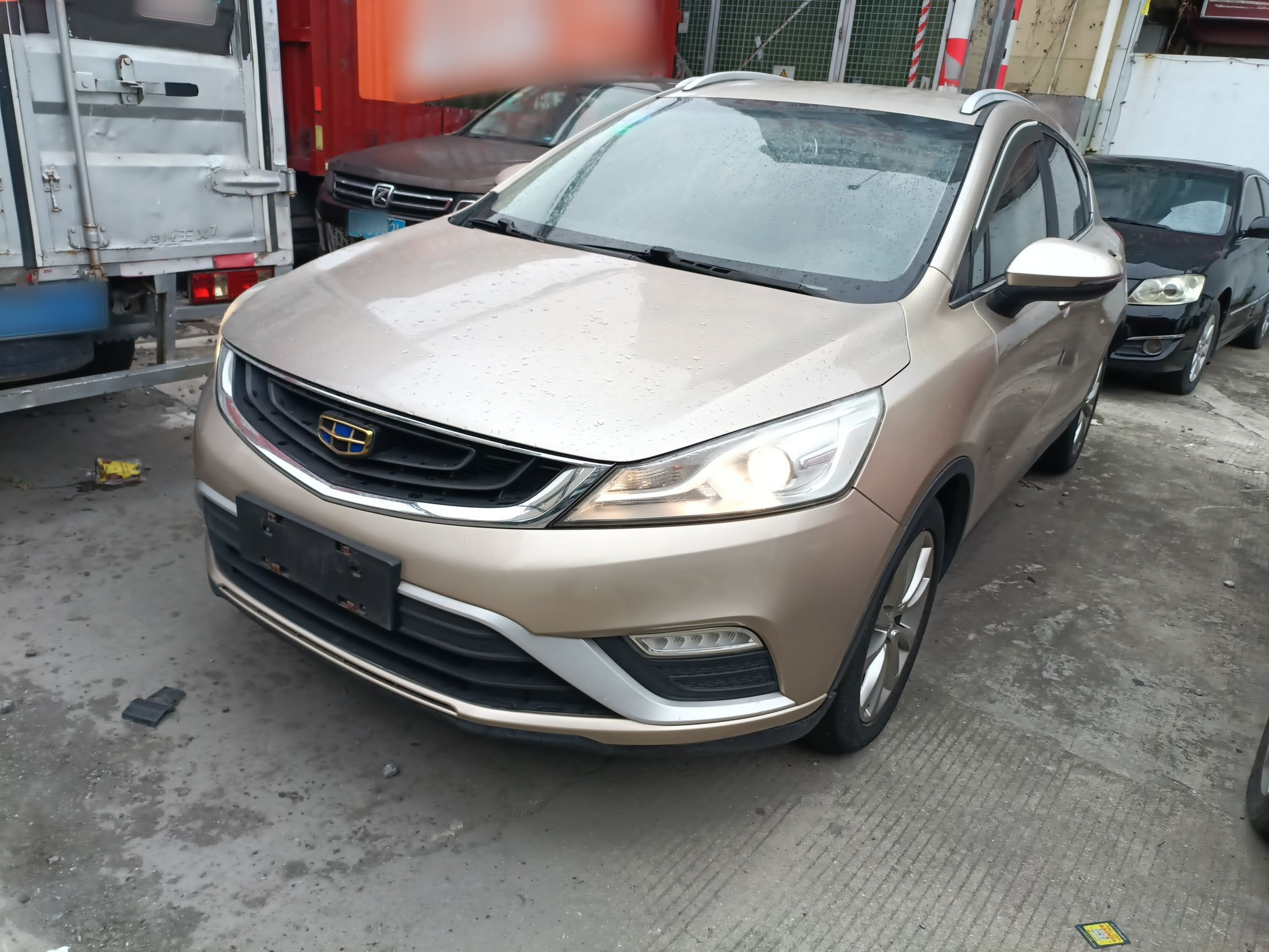 تحت مقدمة السيارة