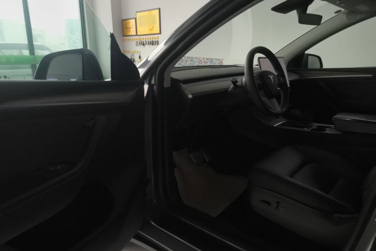 Used Tesla Model Y 2021 Long-Range All-Wheel-Drive Version