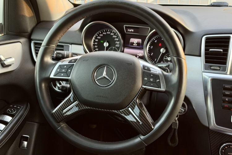 Used Mercedes-Benz M-Class 2014 ML 320 4MATIC
