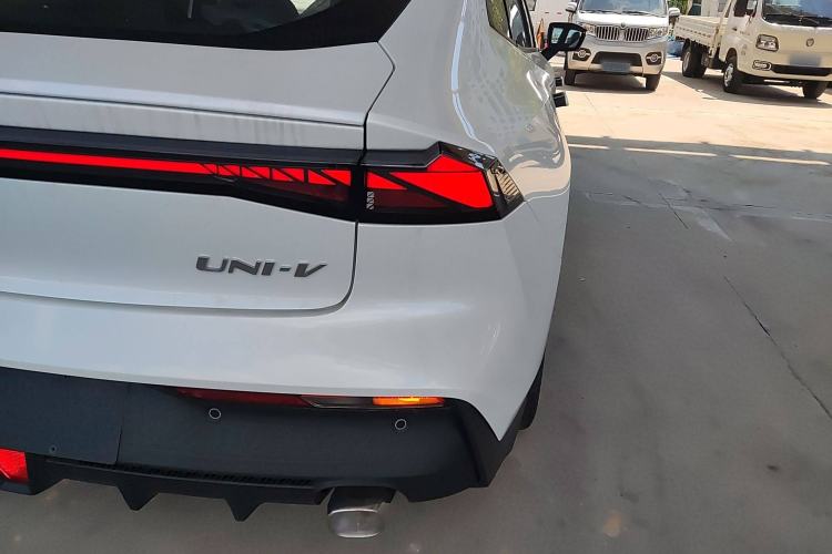 Used Changan UNI-V 2024 1.5T High-Energy Version
