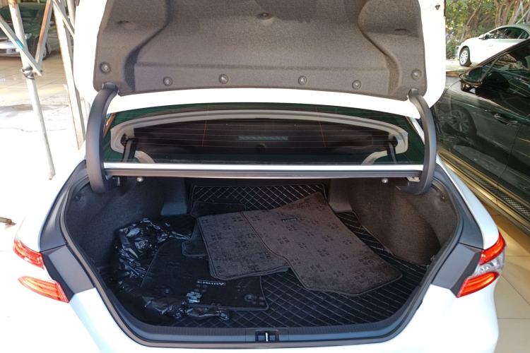 Used Toyota Camry 2021 2.0G Luxury Edition
