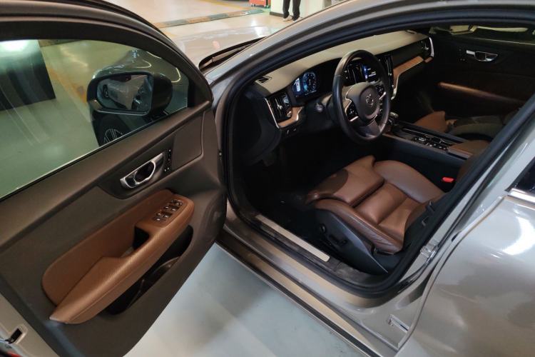 Used Volvo S60 2021 T4 Zhiyuan Luxury Edition
