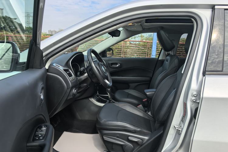 Used  Compass 2017 200T Automatic Family Edition
