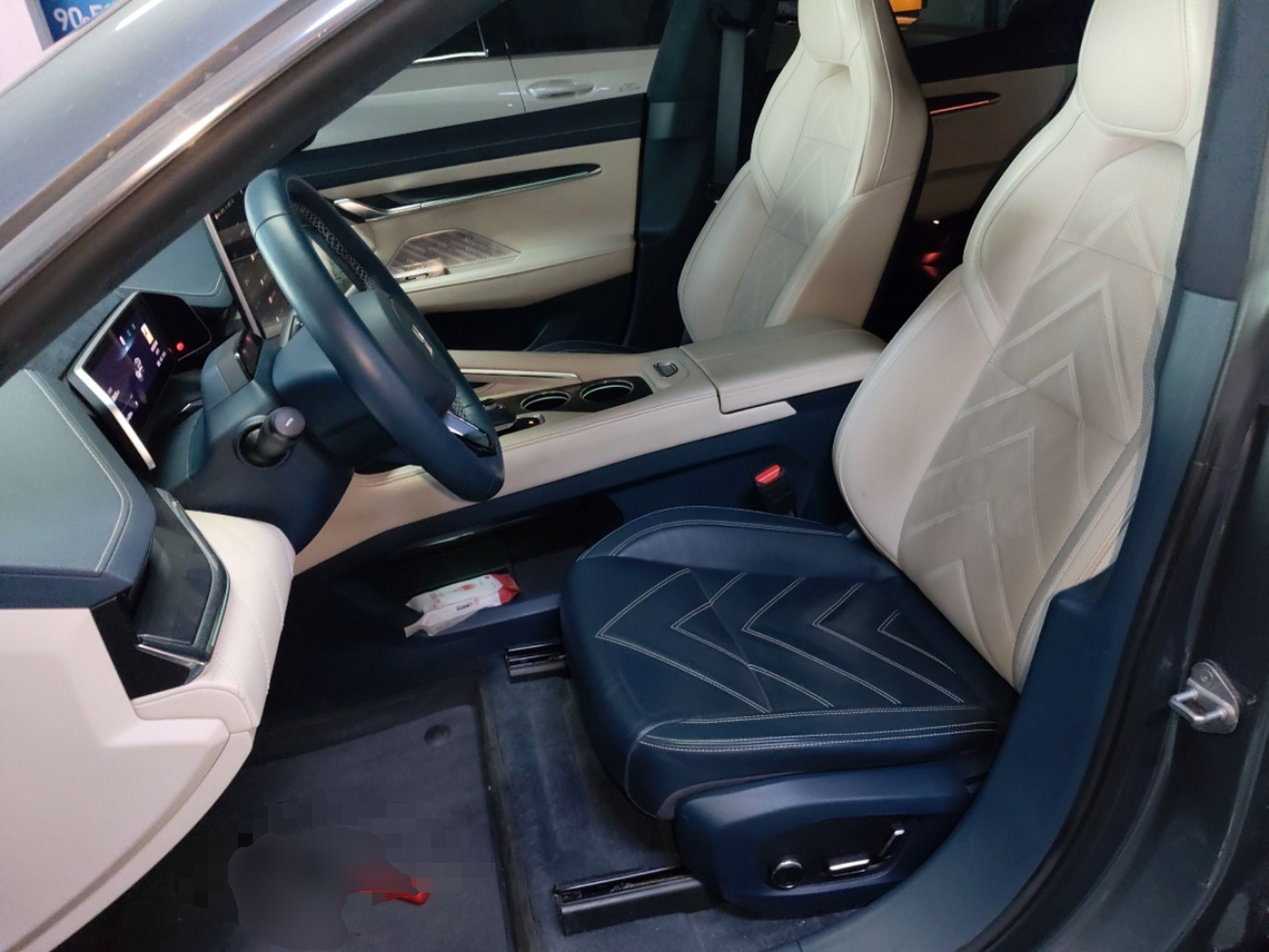 Переднее сиденье в автомобиле