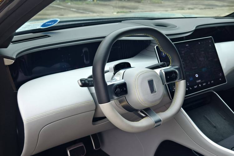 Used  11 2022 Long-Range Dual-Motor Luxury Edition 4 Seats
