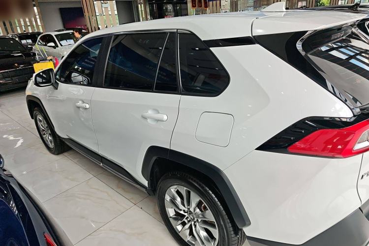 Used Toyota Wildlander 2022 2.0L CVT 4x4 Luxury PLUS Edition
