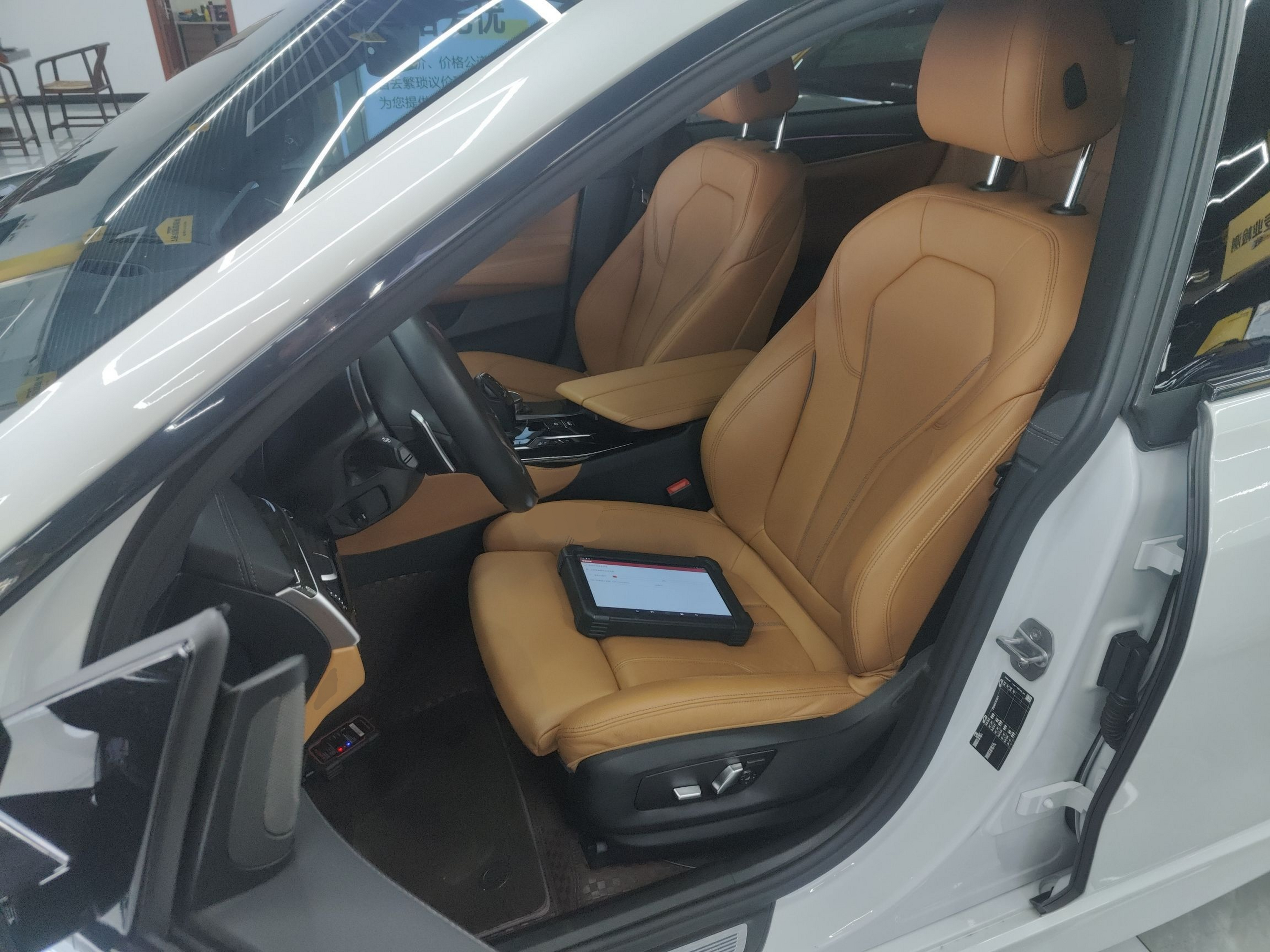 المقاعد الأمامية داخل السيارة