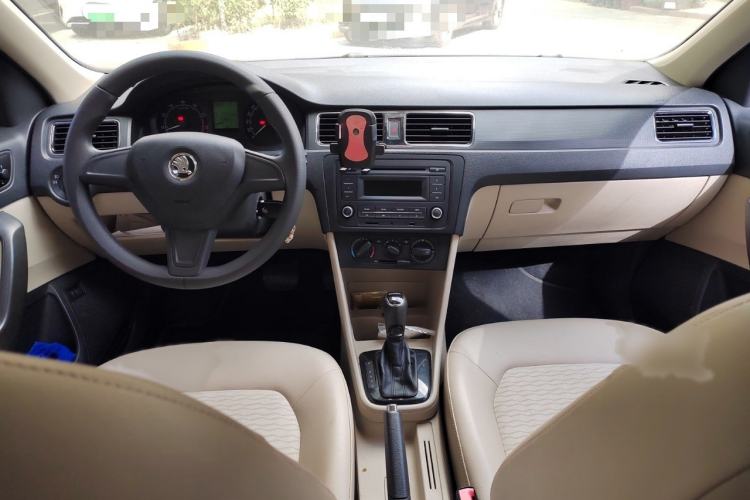 Used Skoda Rapid 2015 1.6L Automatic Smart Selection Model
