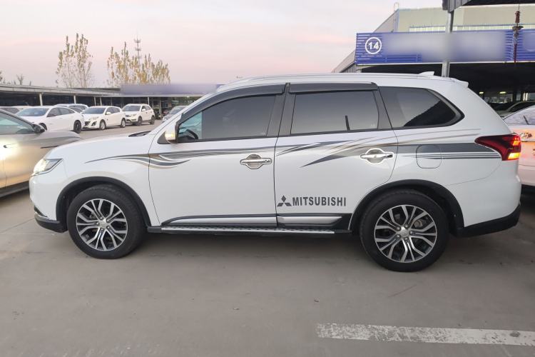 Used Mitsubishi Outlander 2018 2.0L Two-Wheel Drive Glory Edition 5 Seats
