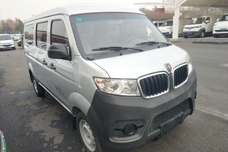 Used Jinbei Hiace X30 2023 1.5L Super-Comfortable Passenger Van 5/6/7-Seater Non-Air-Conditioned Version Model SWC15M