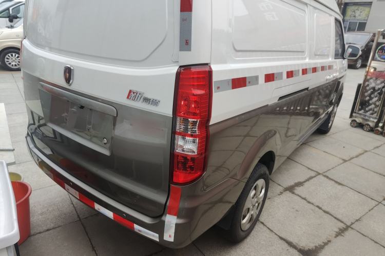 Used Jinbei New Hiace X30L 2024 Champion Edition Van 2/5 Seats Front-Mounted Air Conditioning