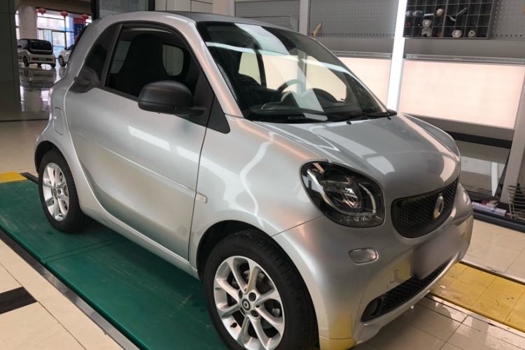 Used  fortwo 2015 1.0L 52 kW hardtop Dynamic version
