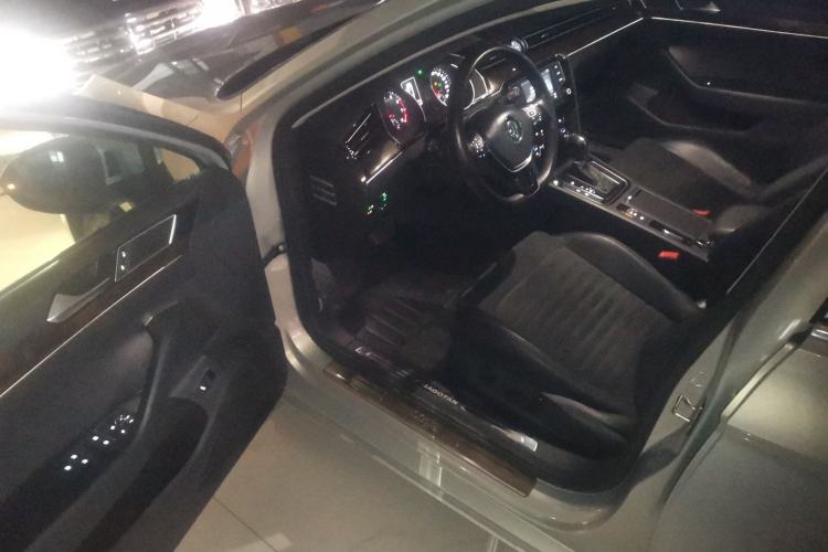 Used Volkswagen Magotan 2017 330TSI DSG Luxury Model
