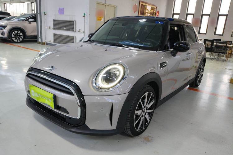 Used MINI MINI 2023 Updated 1.5T COOPER Artist Five-Door Edition