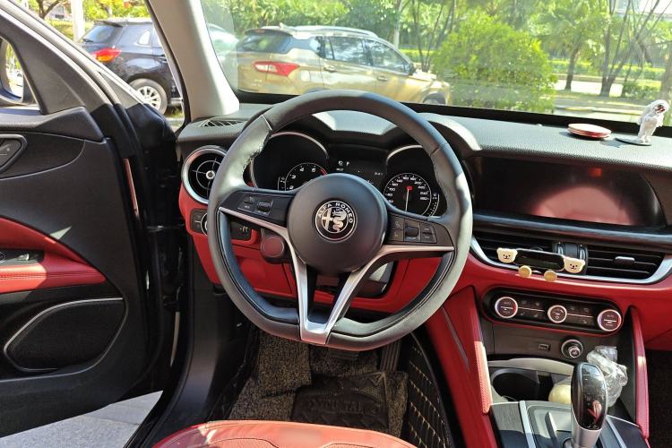 Used Alfa Romeo Stelvio 2017 2.0T 200HP Luxury Edition